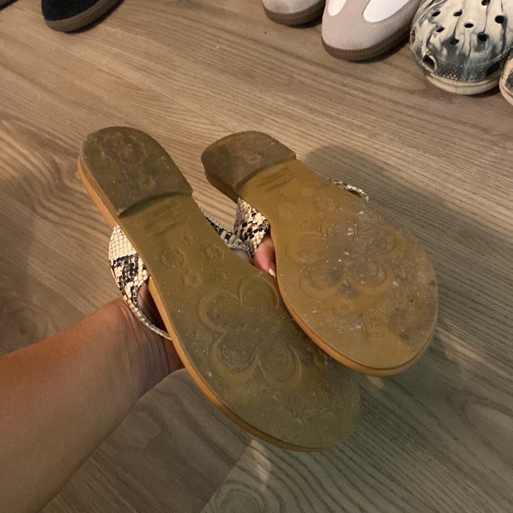 Shoe aholic - Picture 3 of 4